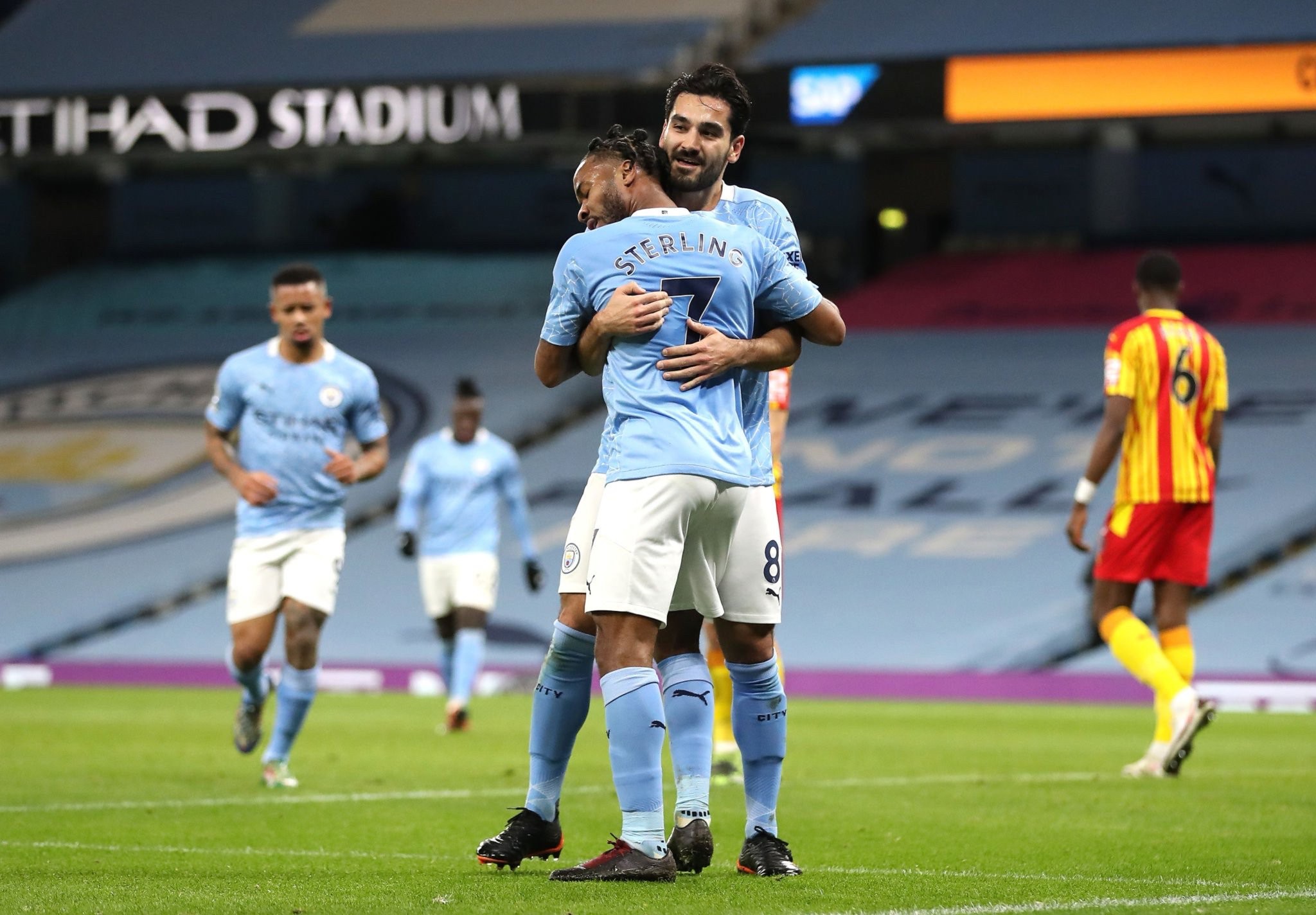 顿与莱斯特 顿与莱斯特